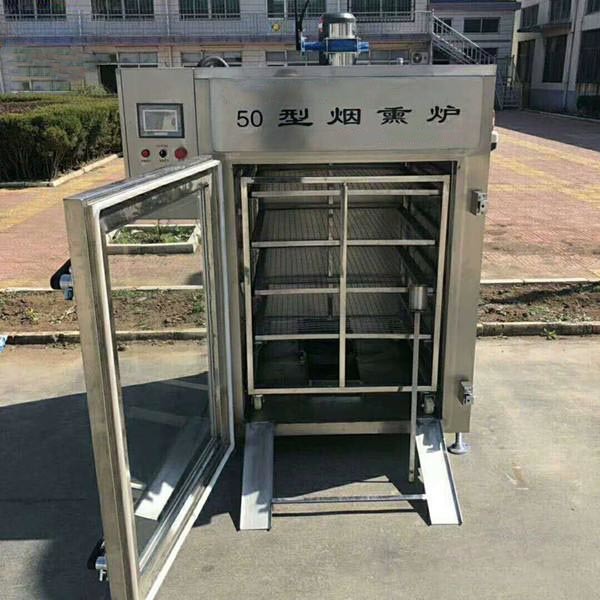 機械浣腸機械を押しつぶし、骨を除く生産ライン魚のソーセージの生産ライン魚肉を処理している生魚