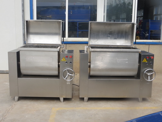 120kg肉ミキサー機械は蒸気を発したモーターを備えられたソーセージ詰まる機械に不平を言う