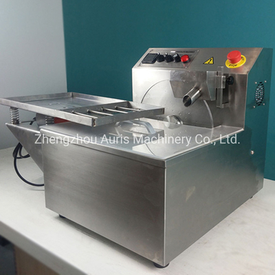 Industial商業15L 60Lチョコレート装置を和らげる溶ける機械チョコレート